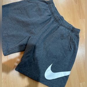 MENS NIKE LARGE SHORTS